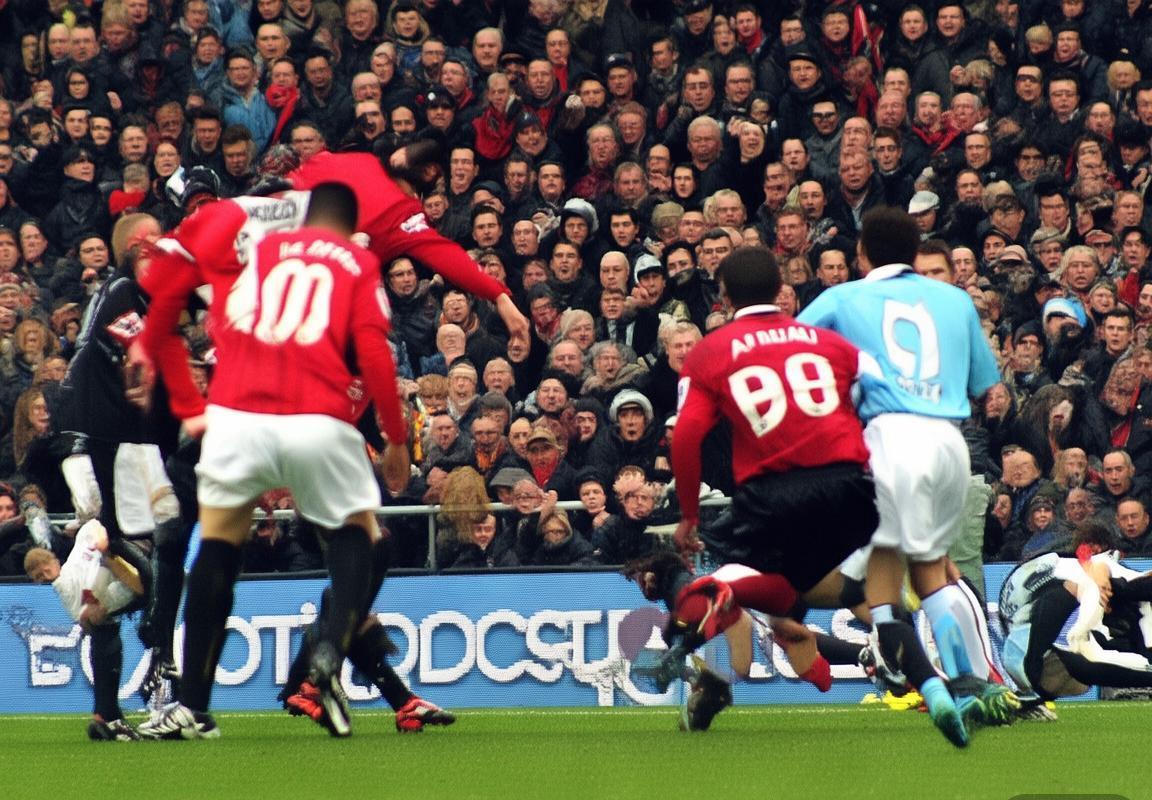 2008年曼市德比：曼联曼城激情巅峰对决回顾(图2)