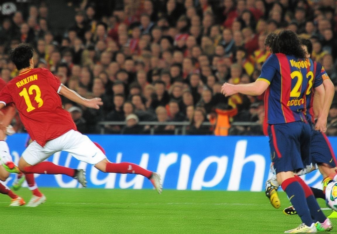 巴萨恒大战术对决：控球与反击的火花瞬间(图2)