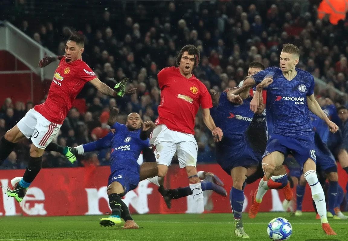 2018英超曼联对切尔西巅峰对决：战术与英雄主义交织(图2)